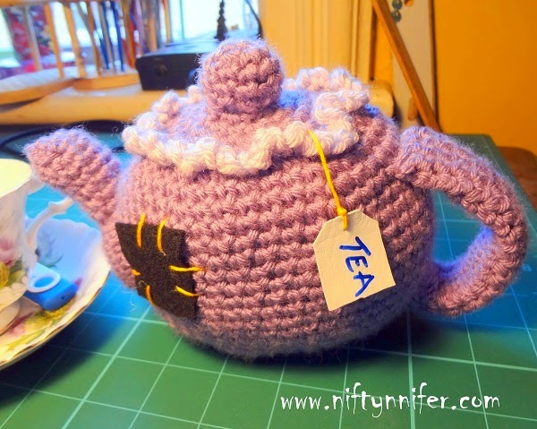 http://www.niftynnifer.com/2014/07/free-crochet-pattern-amigurumi-tea-pot.html