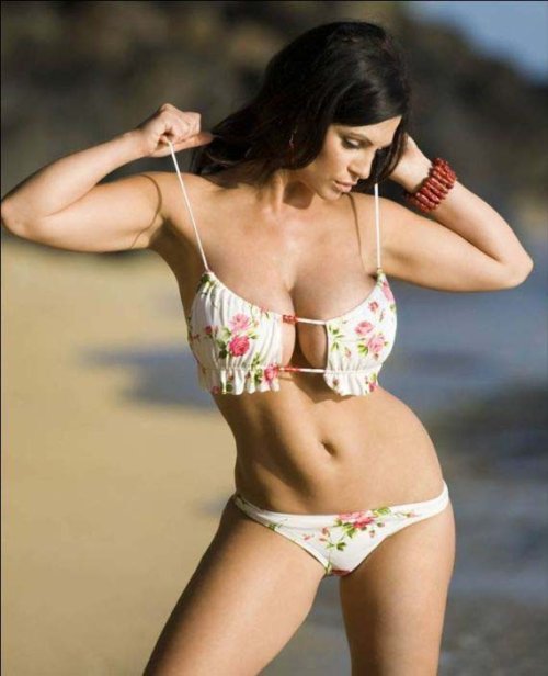 Denise Milani in Bikini too hot to resist