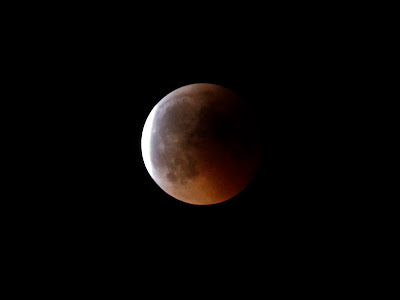 Foto Spektakuler Gerhana Bulan Total