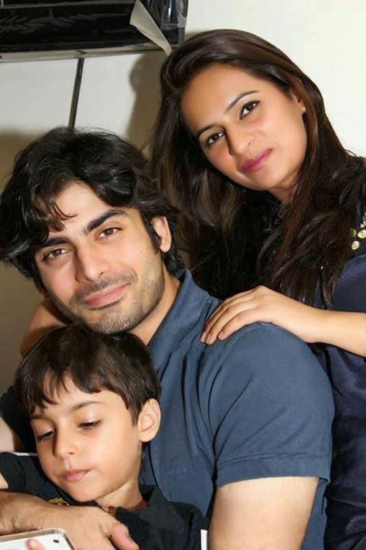 Pakistani Actor Fawad Afzal Khan Family Photos - MERE PIX
