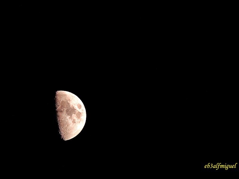 Miguel fotografia: LA LUNA HOY 29-12-2014 Cuarto Creciente Miguel fotografia: LA LUNA HOY 29-12-2014 Cuarto Creciente