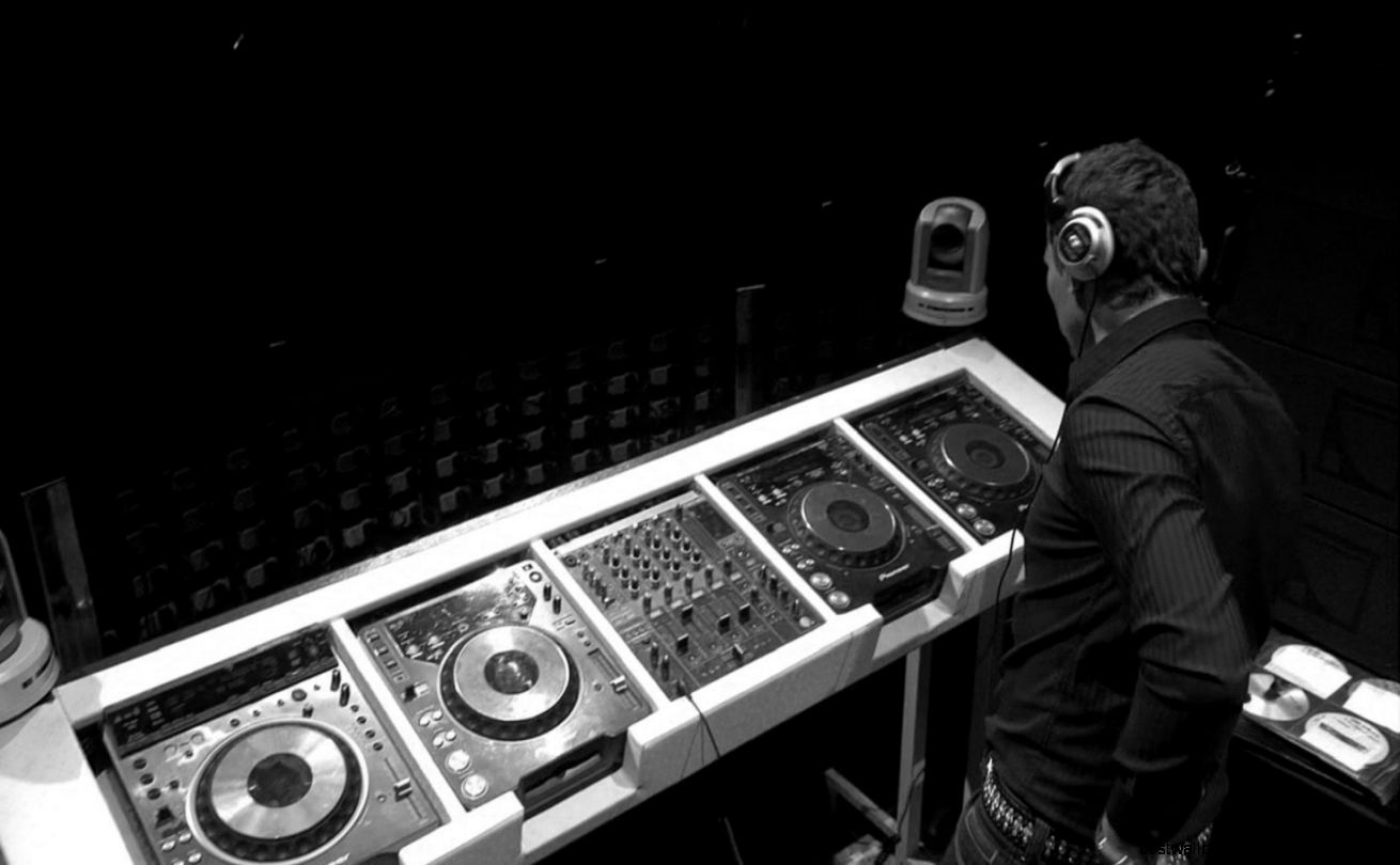 Tiesto Live HD Picture Behind DJ Booth DJ Pictures amp HD Wallpapers Tiesto Live HD Picture Behind DJ Booth DJ Pictures amp HD Wallpapers