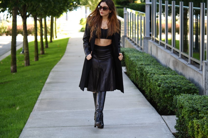 Style-Fashion-Blog-wearing-all-black-zara-coat-leather-skirt-kneehigh-boots-dior-sunglasses-crop-top