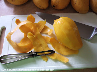 How to Cut and Freeze a Mango