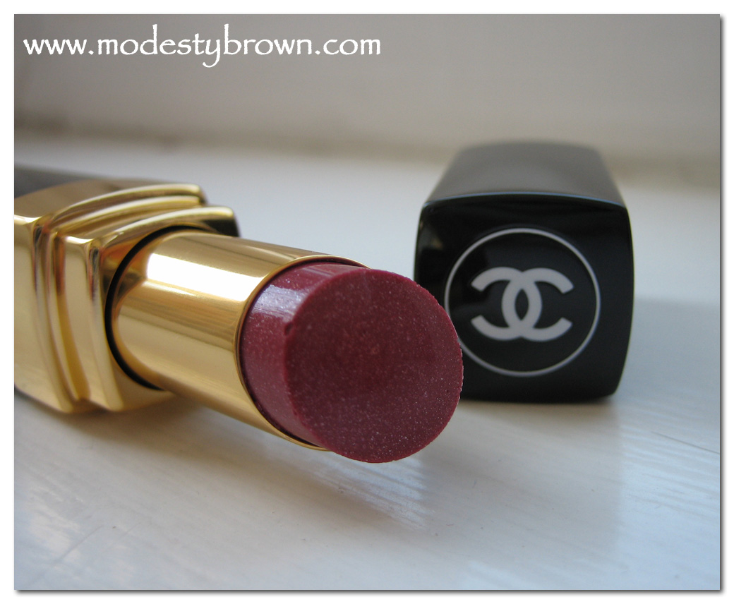 Chanel Rouge Coco Shine in Bonheur.