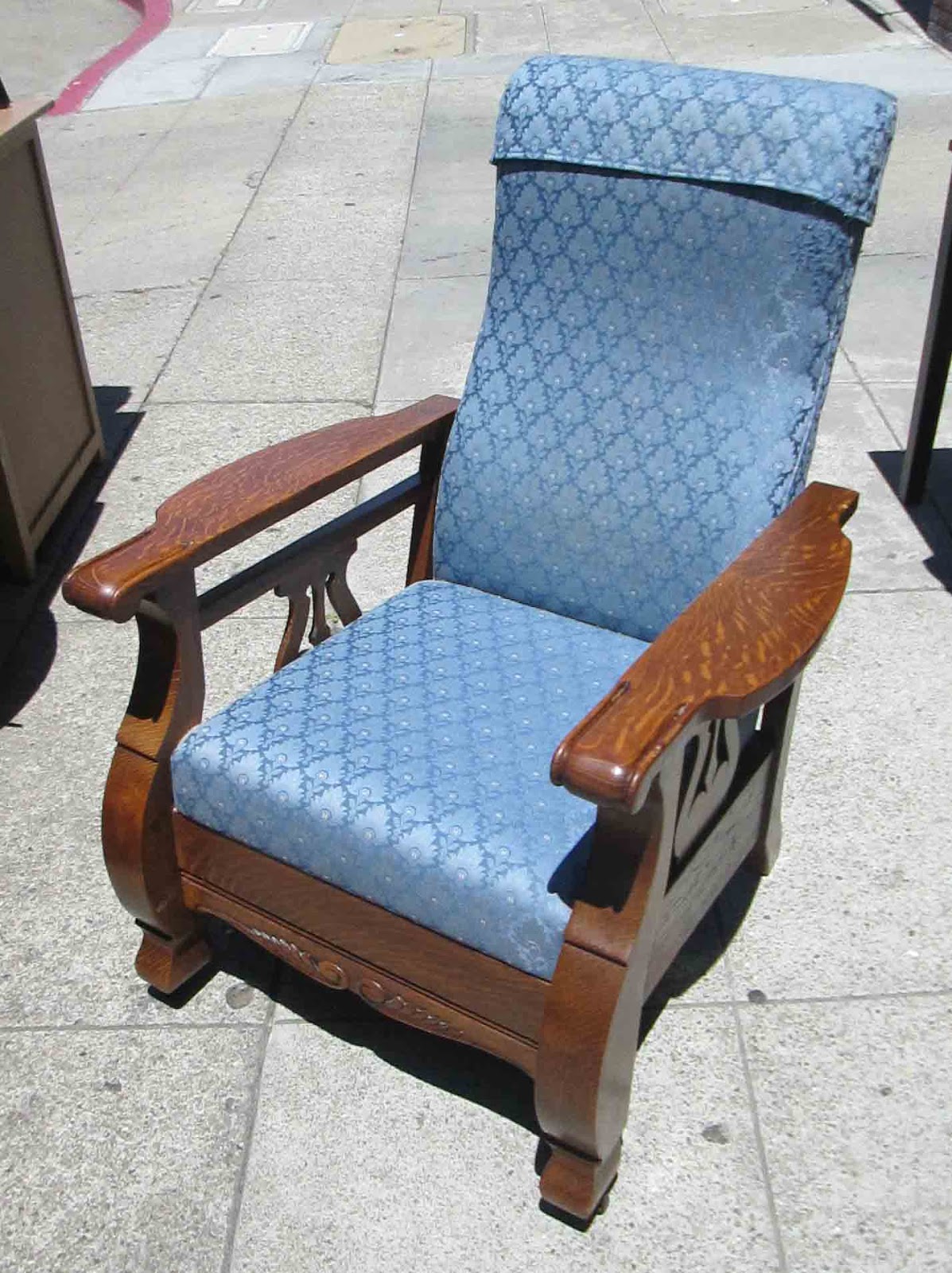 UHURU FURNITURE & COLLECTIBLES SOLD Antique Morris Chair 200