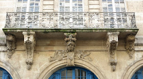 Balcon du 82 rue François Miron à Paris