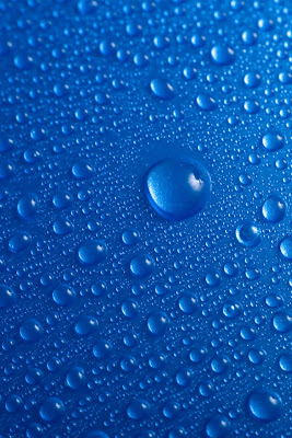 iPhone 4 Blue Water Drops Wallpaper