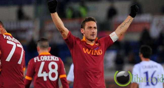Fransesco Totti (AS Roma) Fransesco Totti (AS Roma)