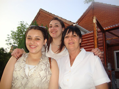Diana with her two daughters