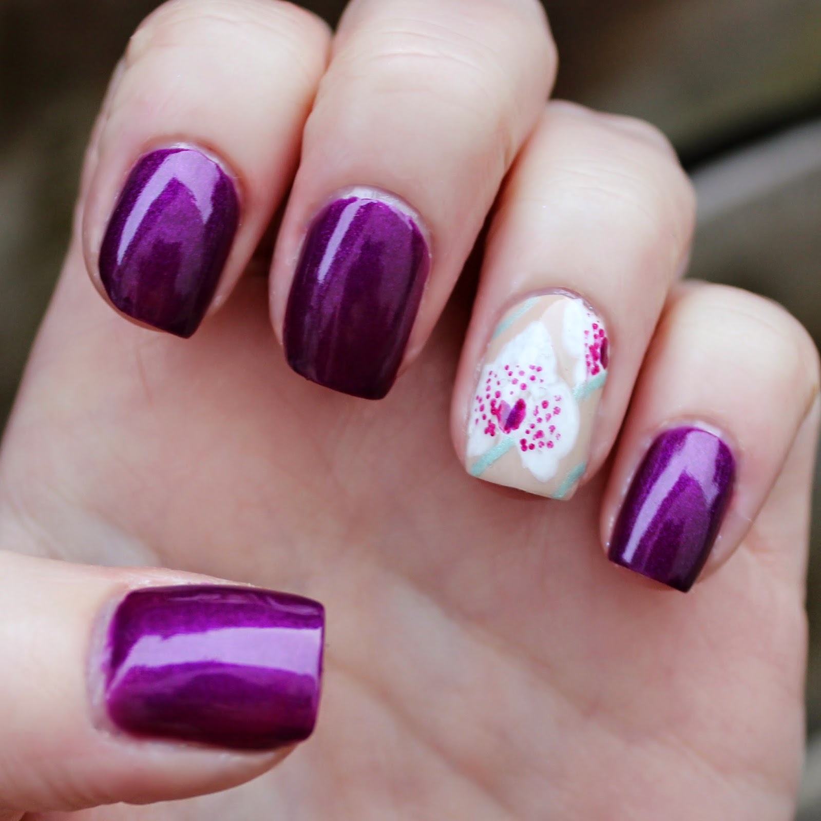 Dahlia Nails: Orchid Accent