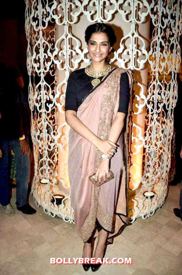 Sonam Kapoor Dress Delhi Couture Week 2012 - (2) - Sonam Kapoor at the PCJ Delhi Couture Week 2012