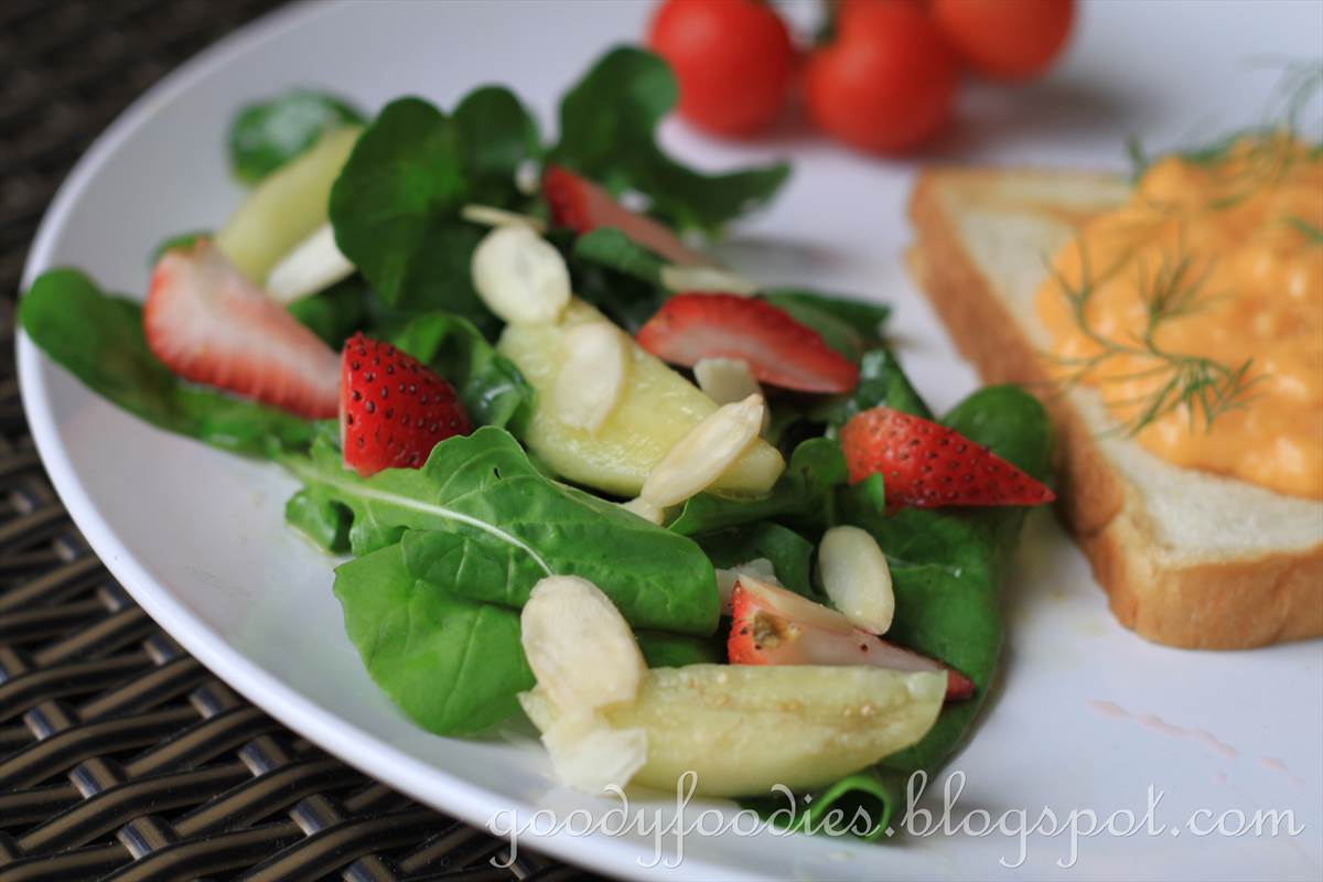 GoodyFoodies Recipe Scrambled ducks egg with pepino melonstrawberry