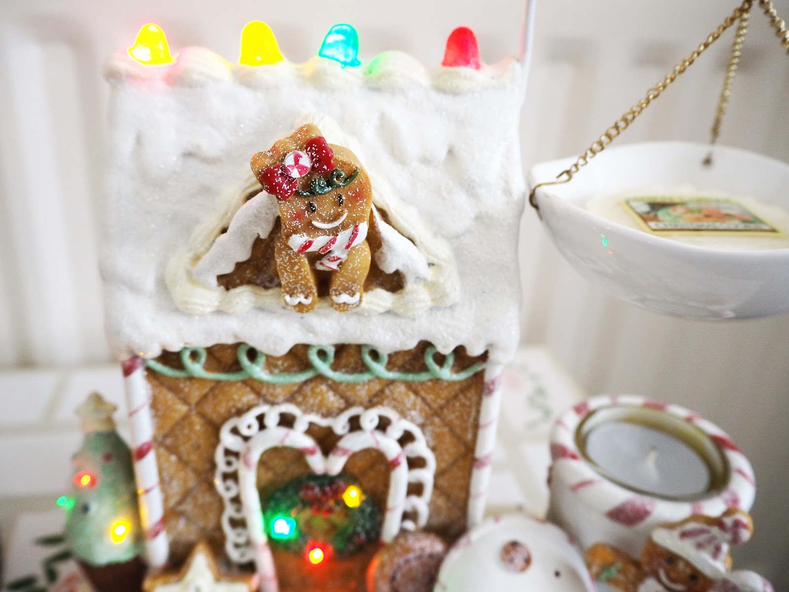 My Christmas Yankee Candles Gingerbread Melt Warmer | Katie Kirk Loves 