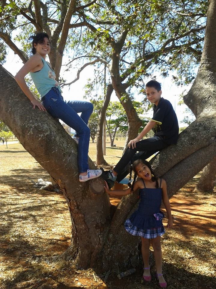 ÁGATA, CRISTAL E DANY.