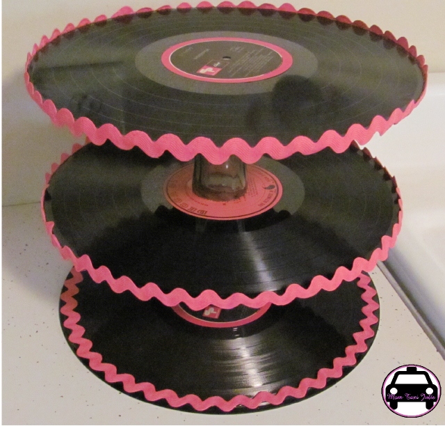 Mom Taxi Julie Record Nostalgia & Cup Cake Stand