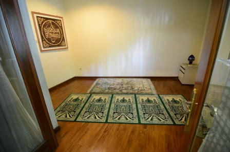 Contoh Desain Mushola Pribadi di Dalam dan Luar Rumah Terbaru Contoh Desain Mushola Pribadi di Dalam dan Luar Rumah Terbaru