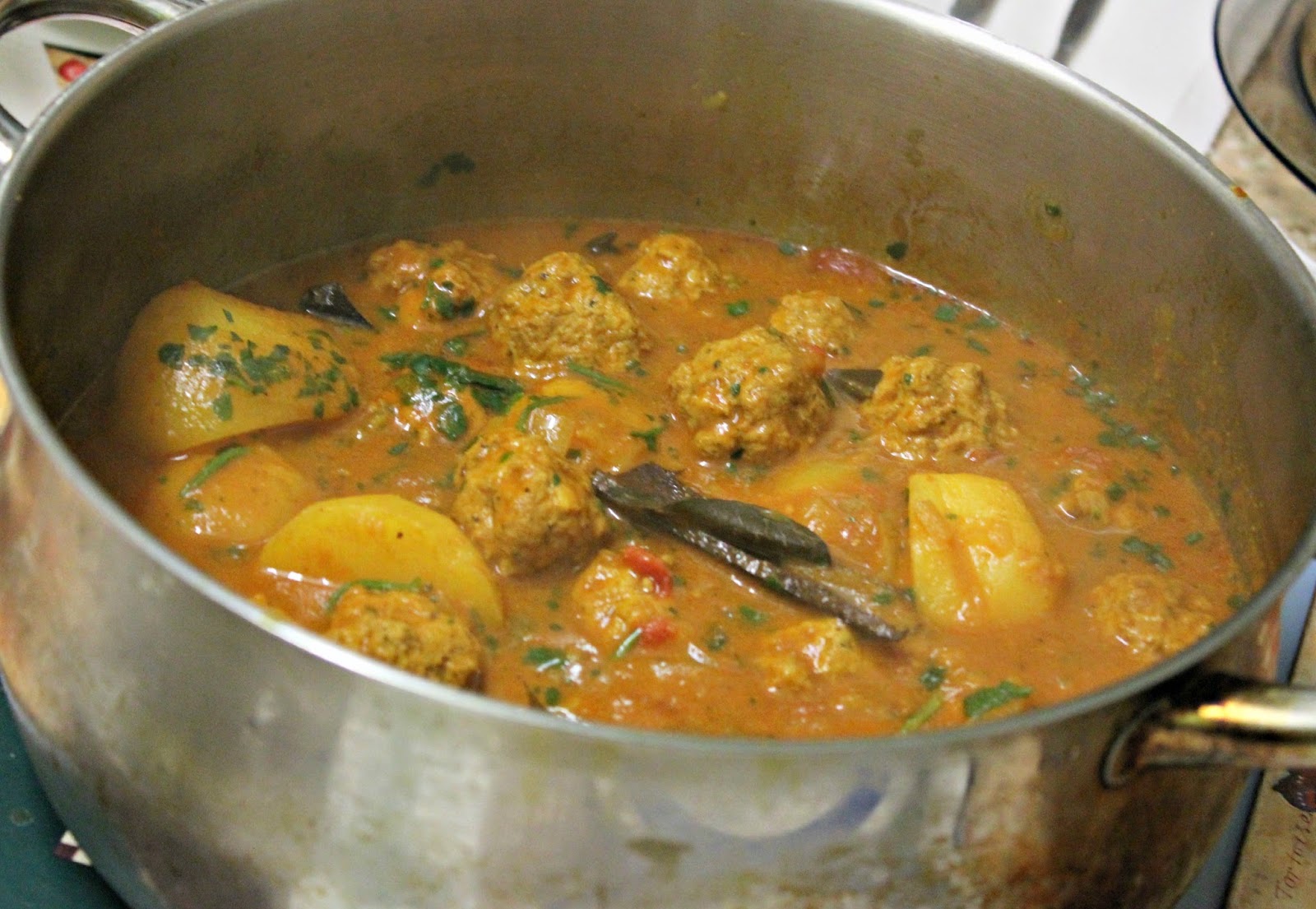 A picture of the meatball curry