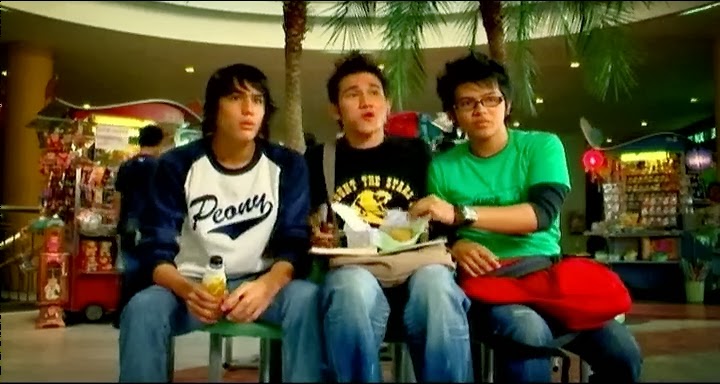 Eiga Rebyu Catatan Akhir Sekolah (2005)