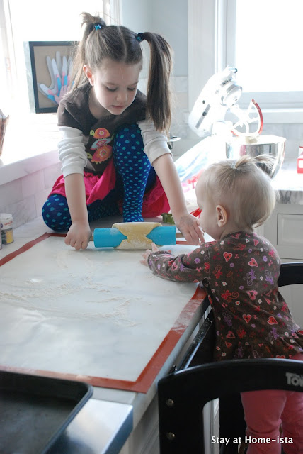 kids helping in the kitchen thanks to a learning tower