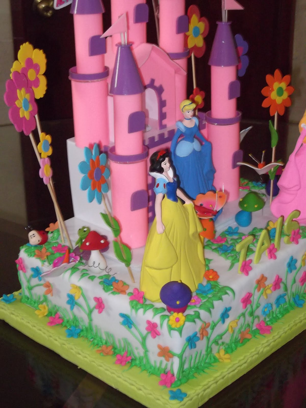 MAGIN CAKES : TORTA DE PRINCESAS