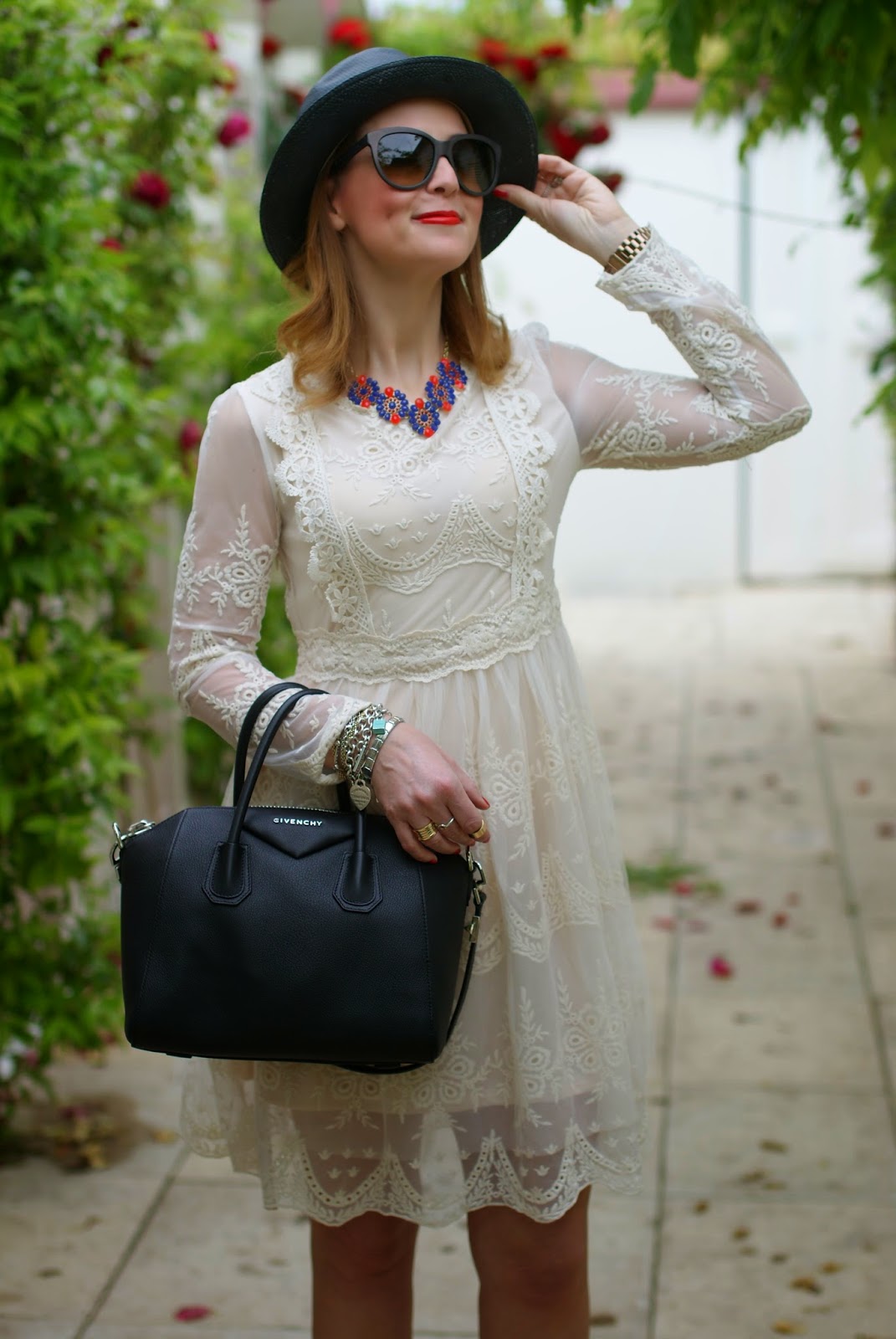 Cream lace dress, Majestical necklace Fashion and Cookies fashion