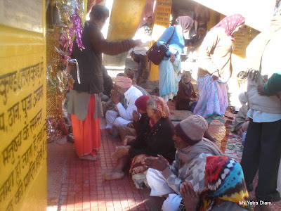 People performing prayer ceremony near the Tapt Kund in 
Badrinath