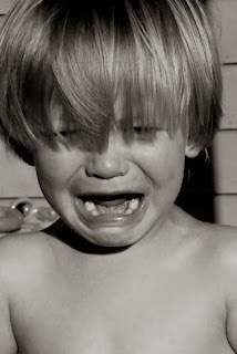 Фото плачущего ребёнка.