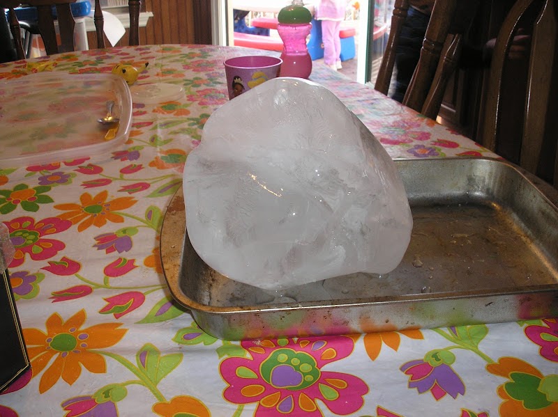 Come Play at SuSu's House Does Salt make ice melt faster?