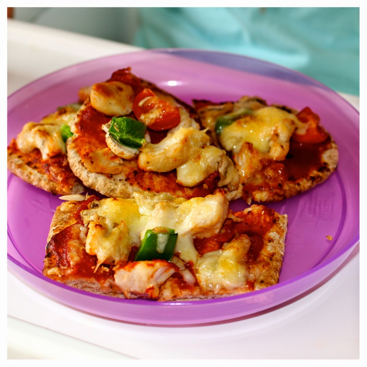 Not Your Average Slimming World Eats Pitta Pizzas (child friendly)
