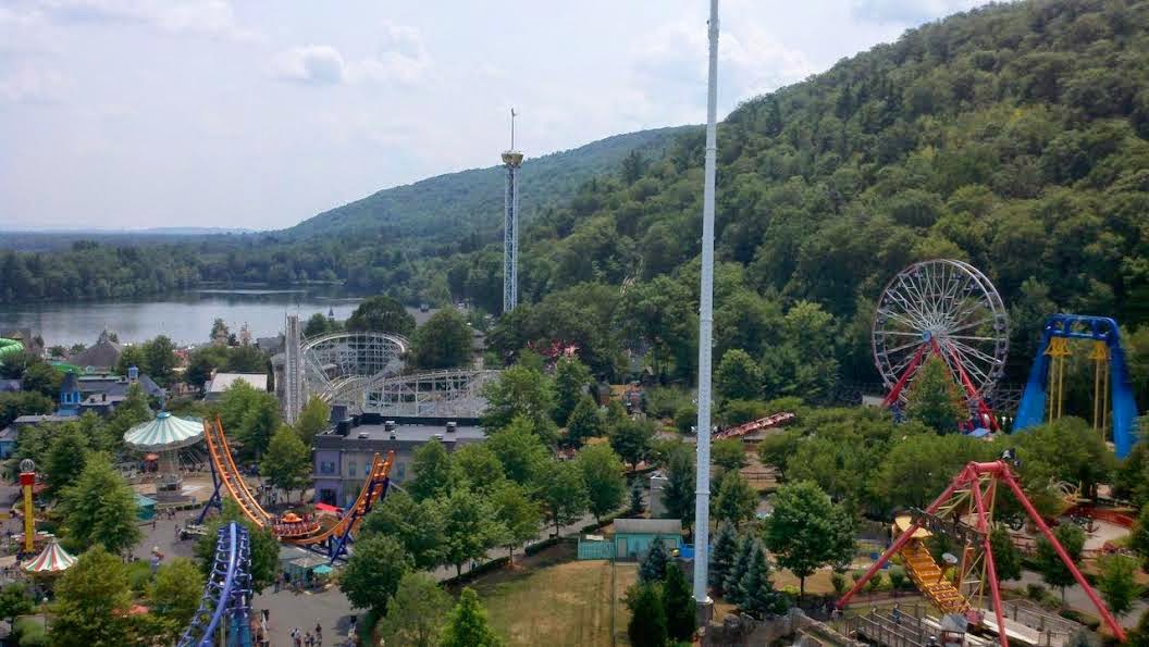 Lake Compounce is Fun for the Entire Family this Summer! The Momma