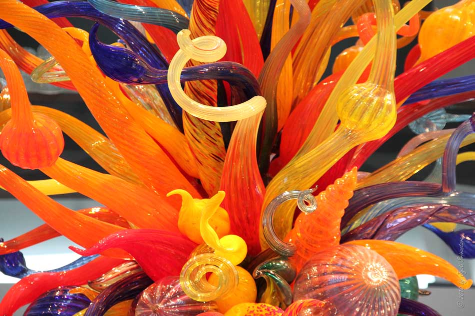Public Art in Chicago Milwaukee Art Museum [ Blown Glass Sculpture