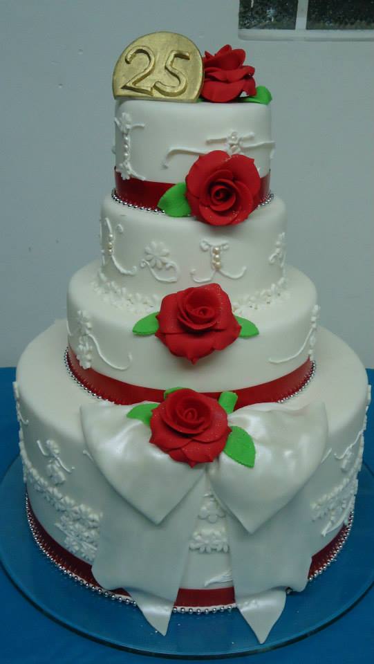 Marinês Tortas e Bolos Decorados com pasta americana ou chantilly, para