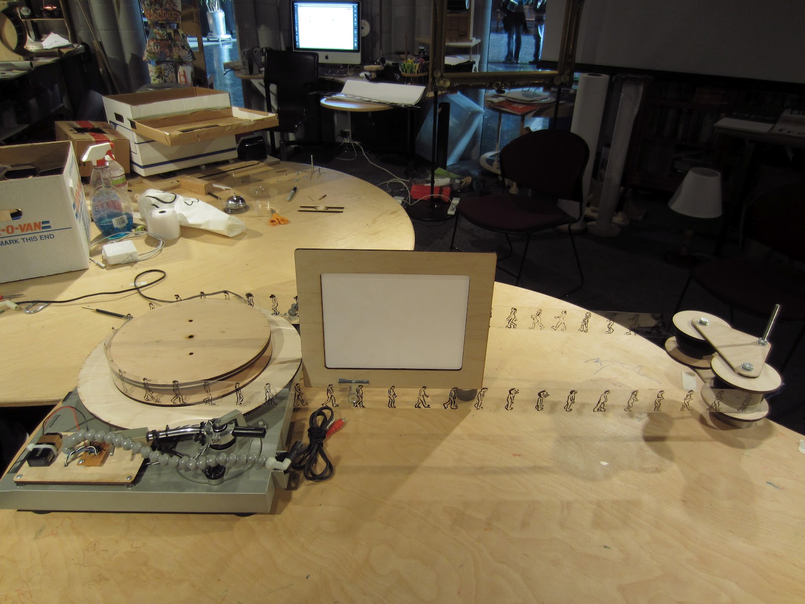 Antonio PapaniaDavis Turn table animation machine
