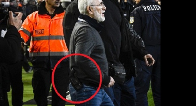 Η απάντηση του Γιώργου Σαββίδη για το περιστατικό με το πιστόλι στη Τούμπα : «Δική σας είναι αυτή η Μπανανία!» Η απάντηση του Γιώργου Σαββίδη για το περιστατικό με το πιστόλι στη Τούμπα : «Δική σας είναι αυτή η Μπανανία!»