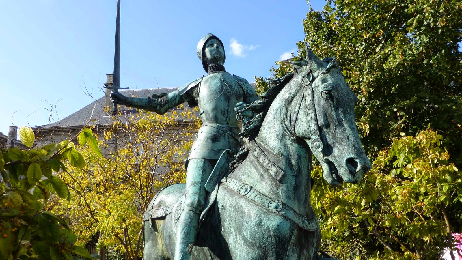 Jeanne d'Arc a conduit Charles VII à Reims pour y être sacré