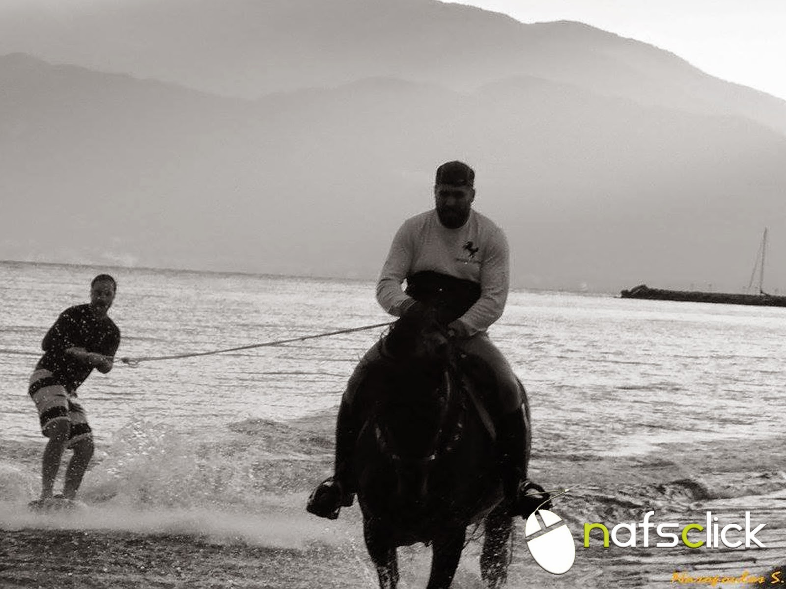 Horse Surfing ένα νέο εντυπωσιακό άθλημα στη Ναύπακτο Φωτογραφίες