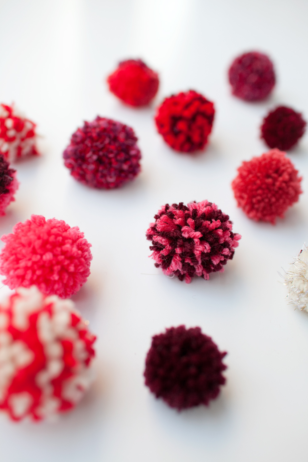 TELL DIY CHRISTMAS POM POM GARLAND Tell Love and Party