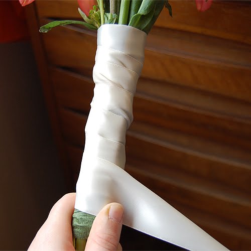 The Craftinomicon Basic Bouquet Tying Technique
