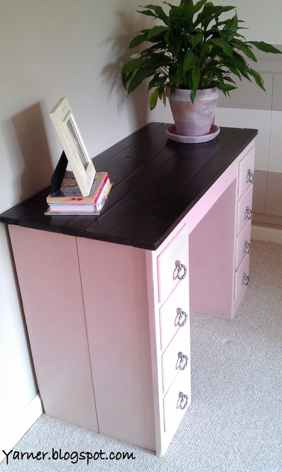 I'm a Yarner Desk Redo with Annie Sloan Chalk Paint and New Top