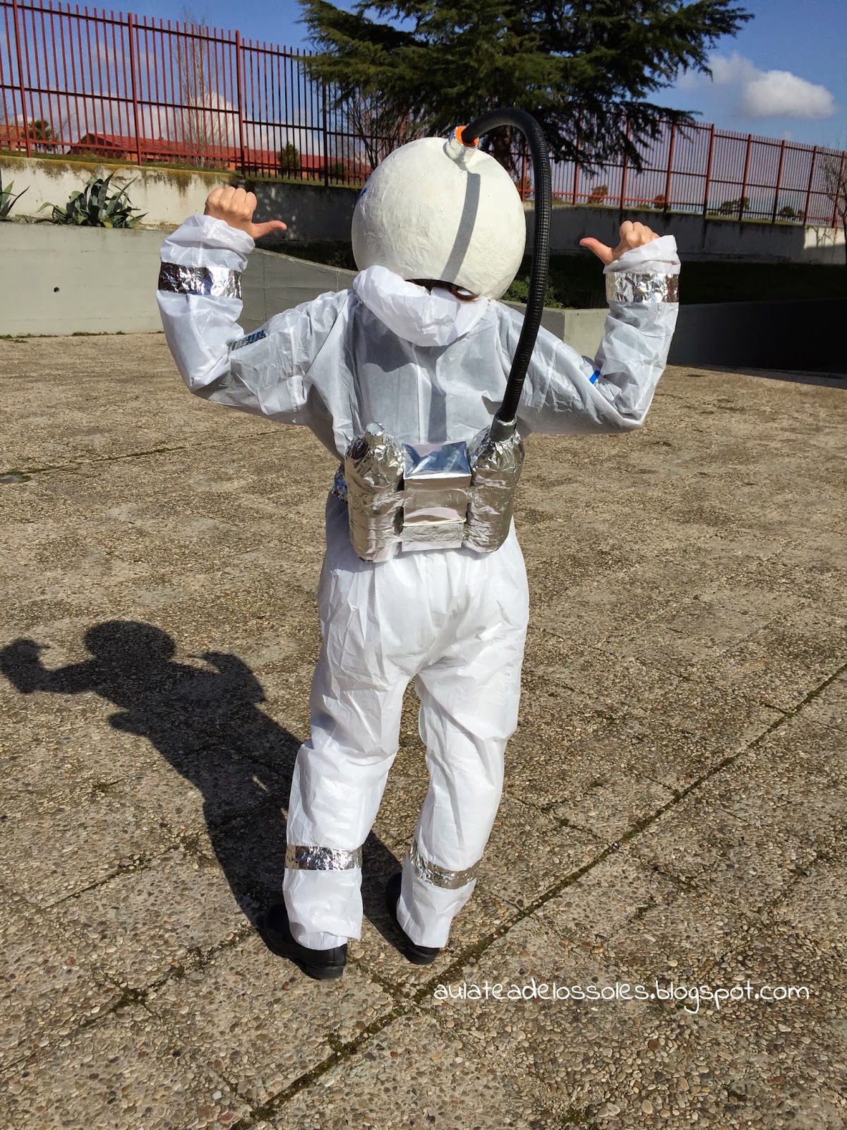 Casco de astronauta  Disfraz de astronauta casero, Casco de