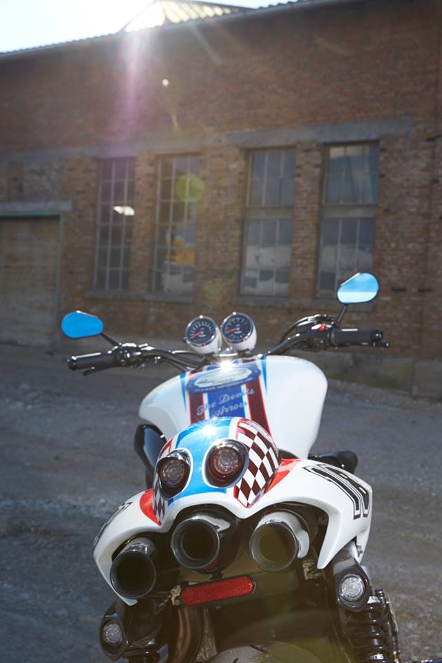 Racing Cafè: Triumph Rocket III 