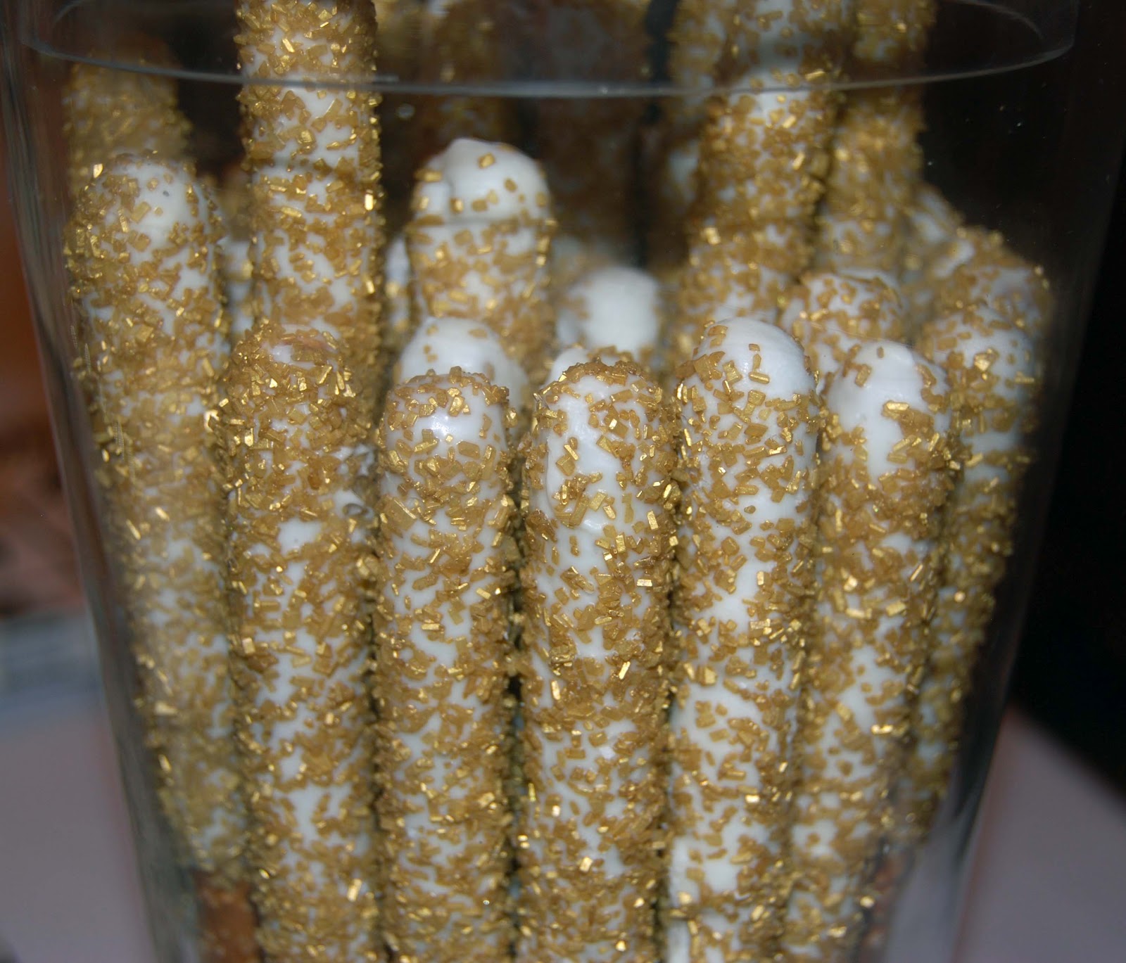 Leelees Cakeabilities Damask Black & Gold Dessert Table