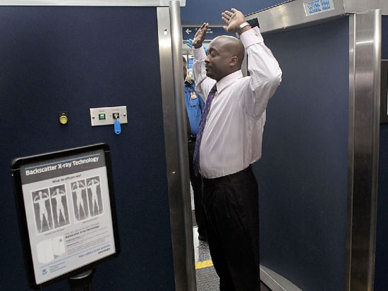 Airport+security+scanners+radiation