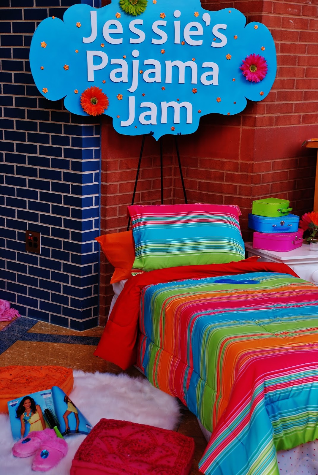 Setting the Mood JESSIE'S PAJAMA JAM!