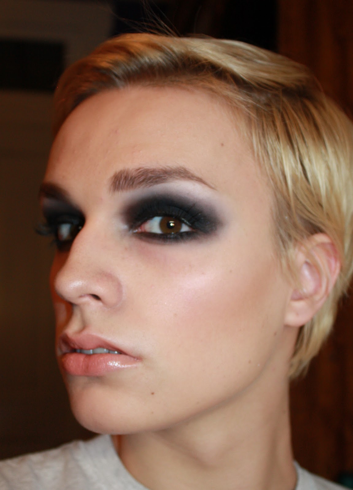 Smilekylee: Taylor Momsen Inspired Makeup