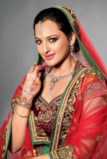 Sonakshi Sinha For D'dmas Jewellery - FAMOUS CELEBS IN SEXY ADS - Famous Celebrity Picture 