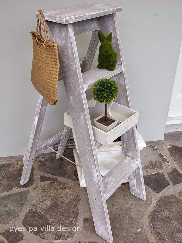 Pyes Pa Villa Design Vintage Ladder with chalk paint Dry Brush Technique