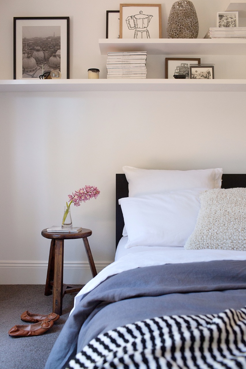5 Alternative Ideas For Beds Without Headboards