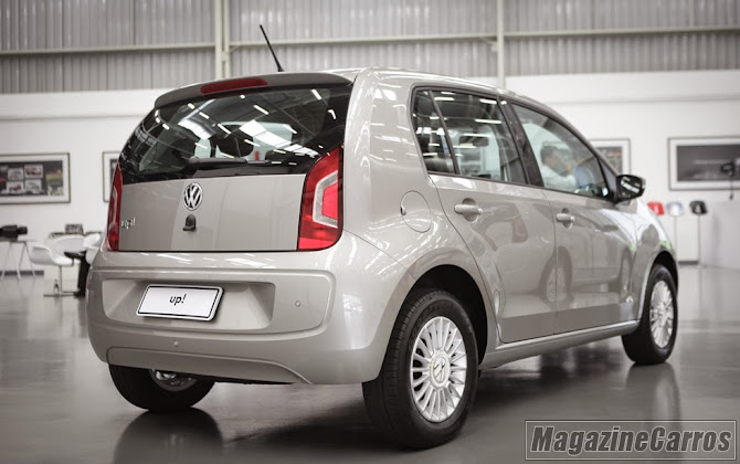 Traseira do VW UP 2014 prata Traseira do VW UP 2014 prata